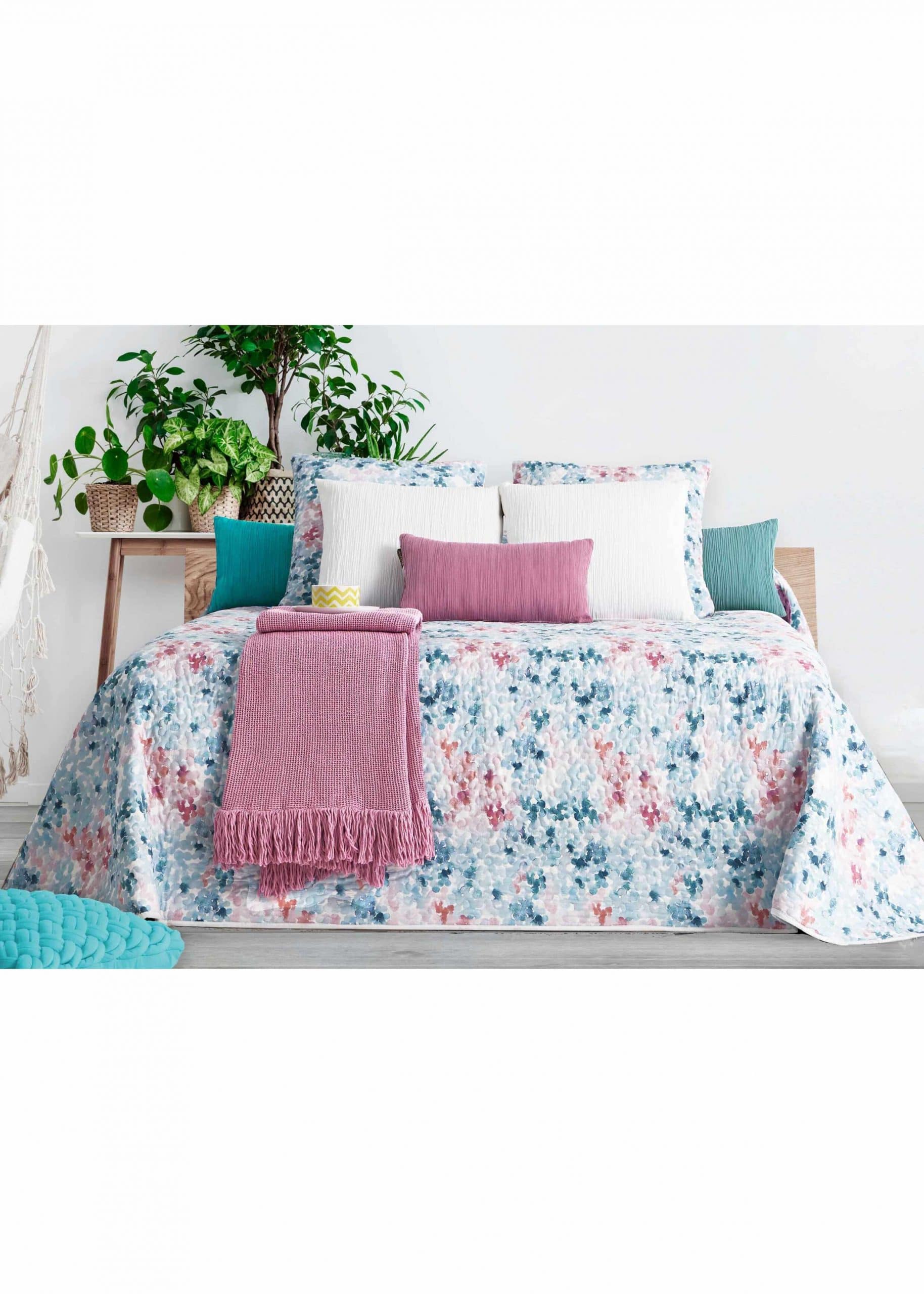 trapunta matrimoniale con fiori colorati