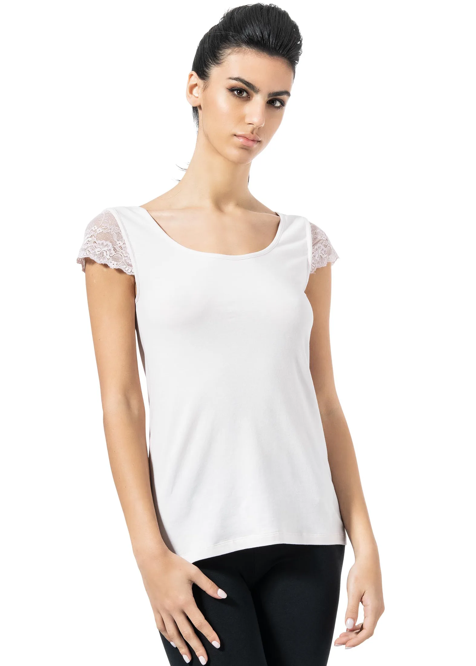 maglia bianca con maniche in pizzo da donna