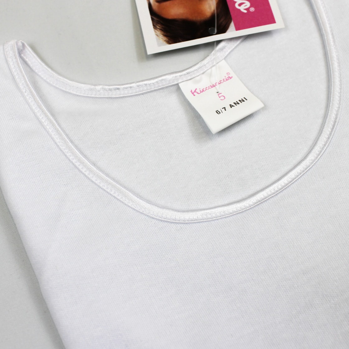 maglia intima bianca da bambina