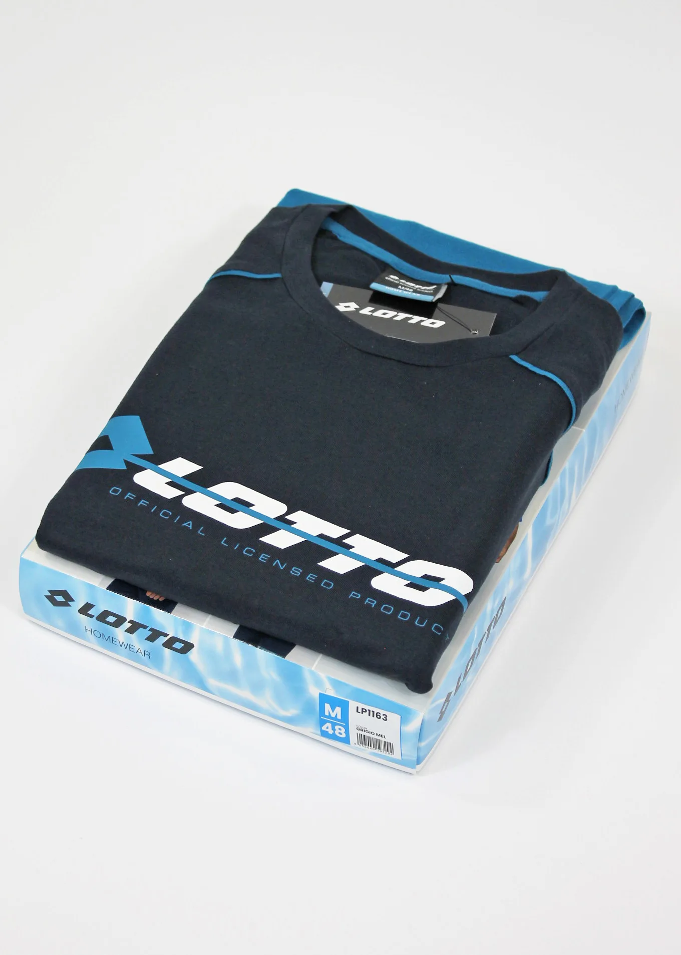 completo sportivo maschile con logo lotto al centro