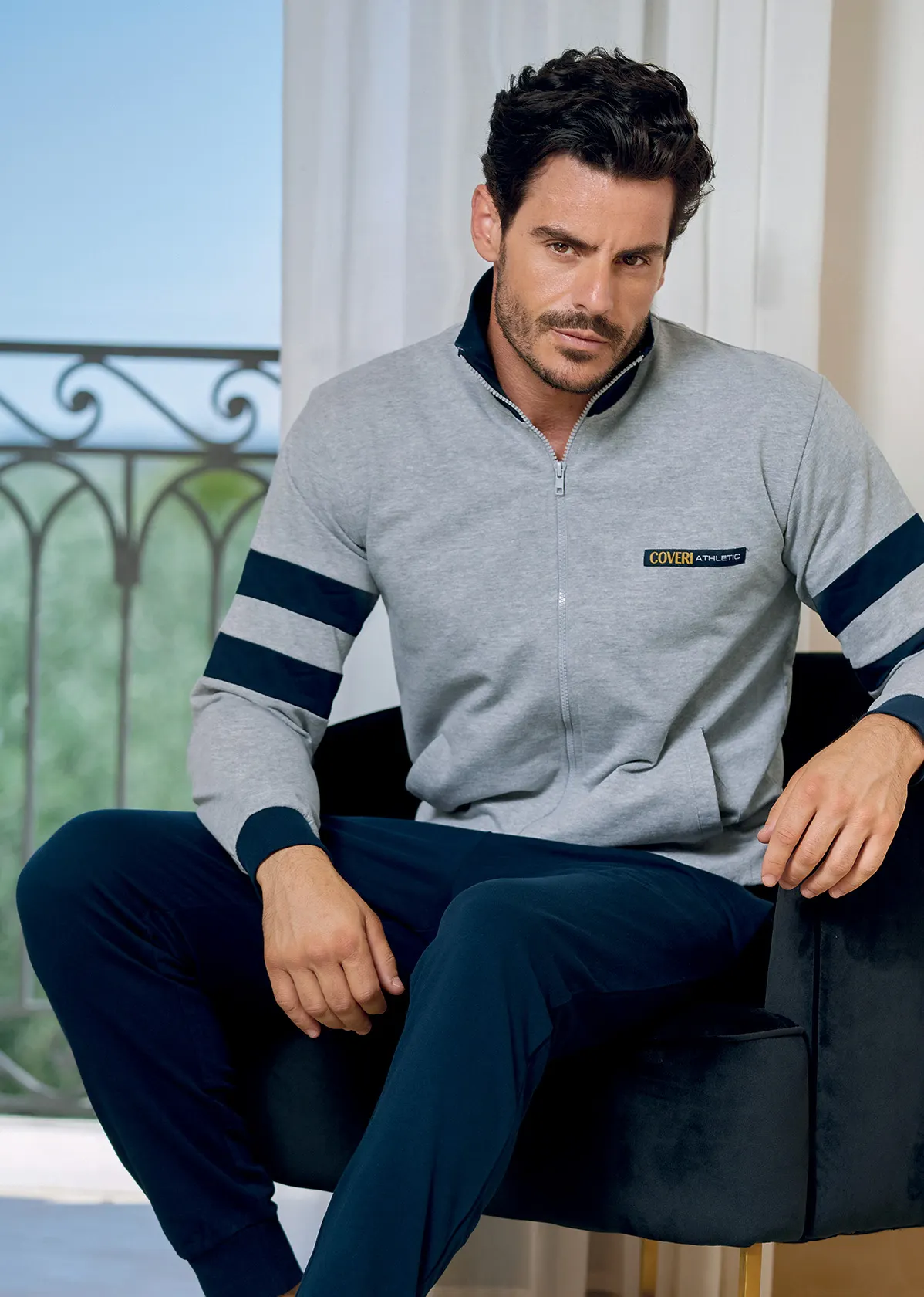 tuta a maniche lunghe con zip colore grigio