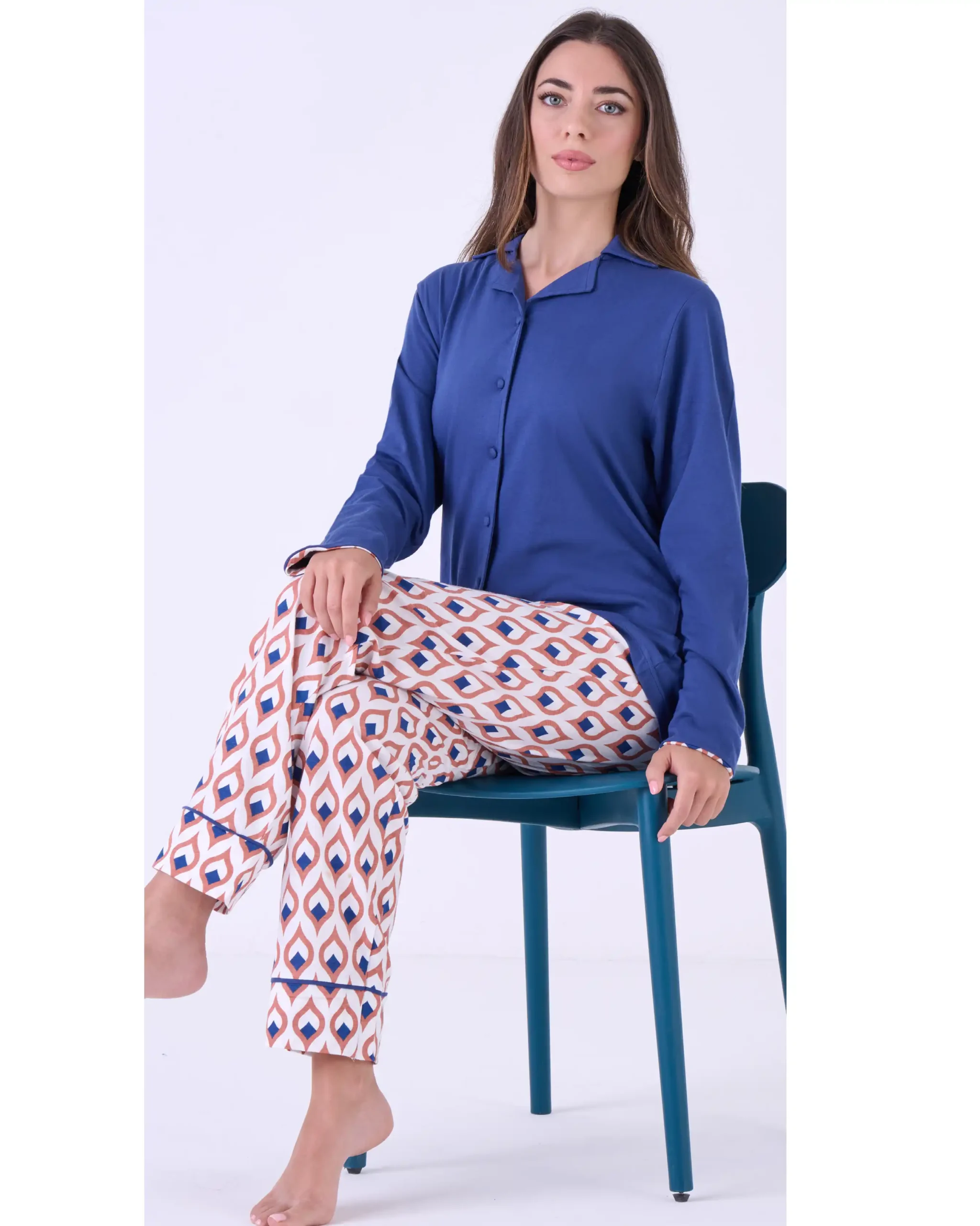 pigiama da donna colore blu con bottoni